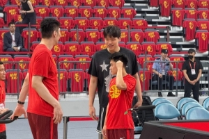 极速尼克斯5VS马刺低调看直播_极速尼克斯5VS马刺低调看直播在线观看_免费看直播