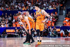 张镇麟：王哲林不贪功 却又是关键时刻能站出来的人 队长当之无愧-2x