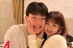 杨瀚森：有时不想练了 女友就踹我 督促我训练 她帮我处理很多事