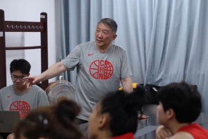 中国女篮已结束热身回国继续集训备战！目前队内在训球员14人-vc