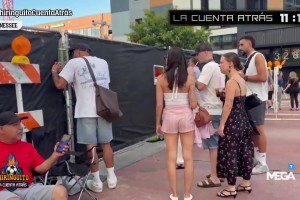 火爆库拉索对阵科特迪瓦低调看直播